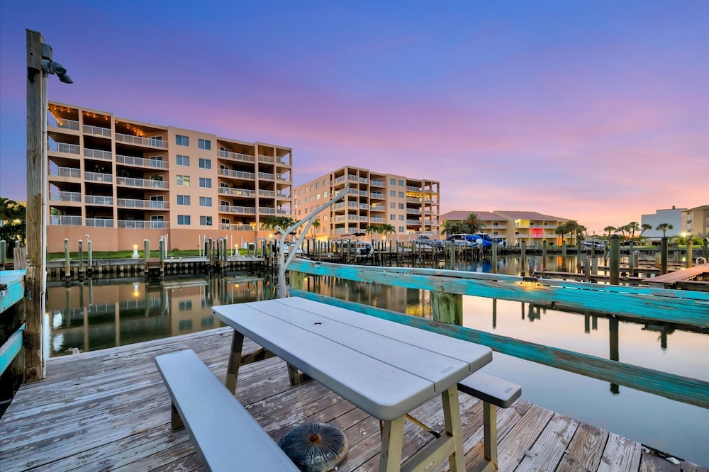 Seashell Suite 1B Pet Friendly Waterfront Dock