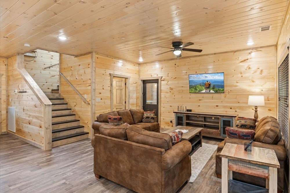 NEW - 1 Location Cabin Pool Hot Tub Arcade HL