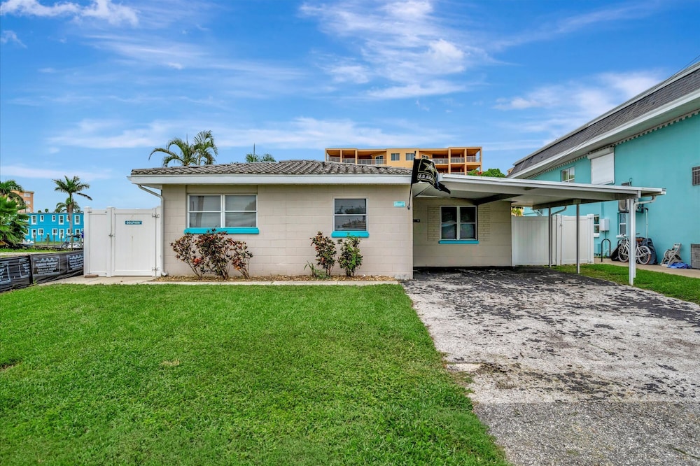 Seashell Suite 1B Pet Friendly Waterfront Dock