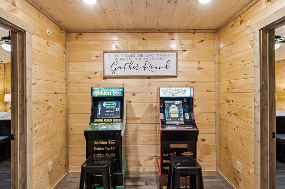 NEW - 1 Location Cabin Pool Hot Tub Arcade HL