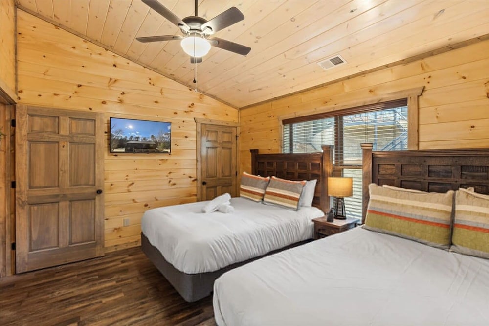 NEW - 1 Location Cabin Pool Hot Tub Arcade HL