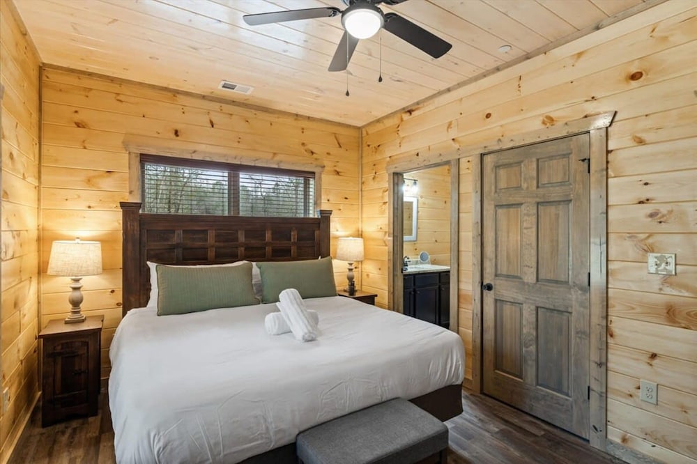NEW - 1 Location Cabin Pool Hot Tub Arcade HL