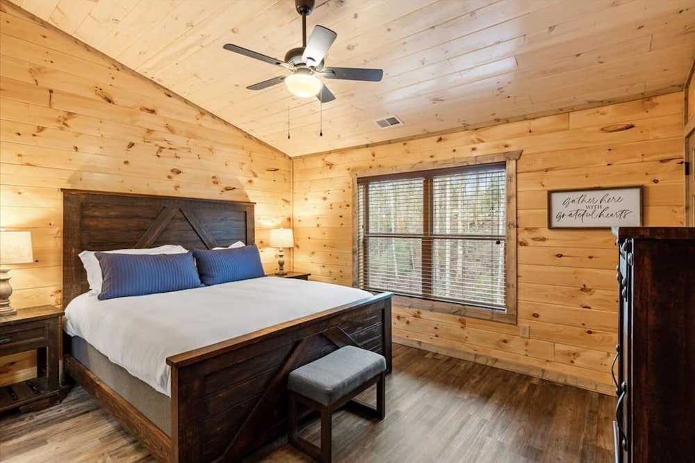 NEW - 1 Location Cabin Pool Hot Tub Arcade HL