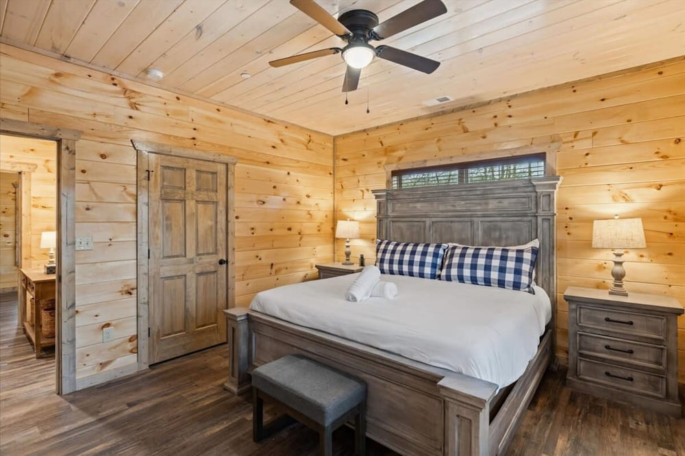 NEW - 1 Location Cabin Pool Hot Tub Arcade HL