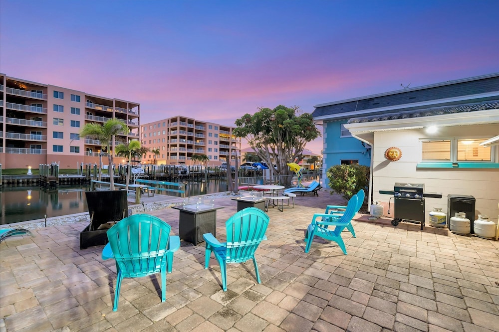 Seashell Suite 1B Pet Friendly Waterfront Dock