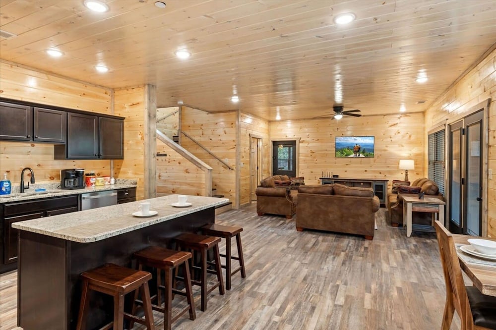 NEW - 1 Location Cabin Pool Hot Tub Arcade HL