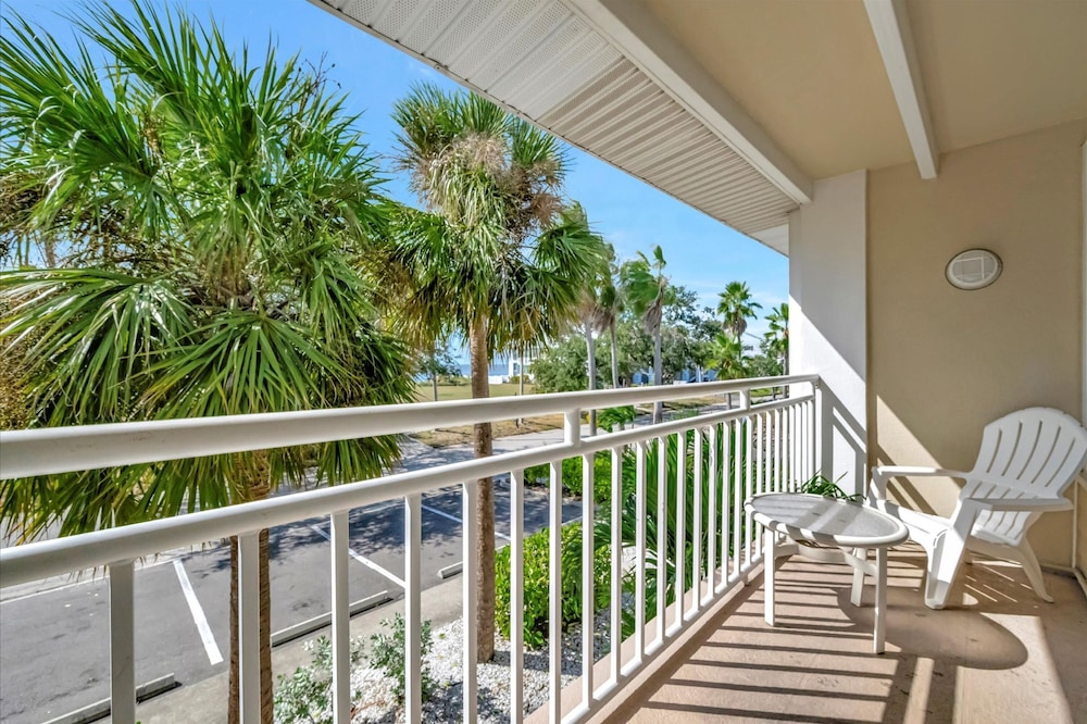 Palm Terrace Waterfront Htd Pool Hot Tub Tennis