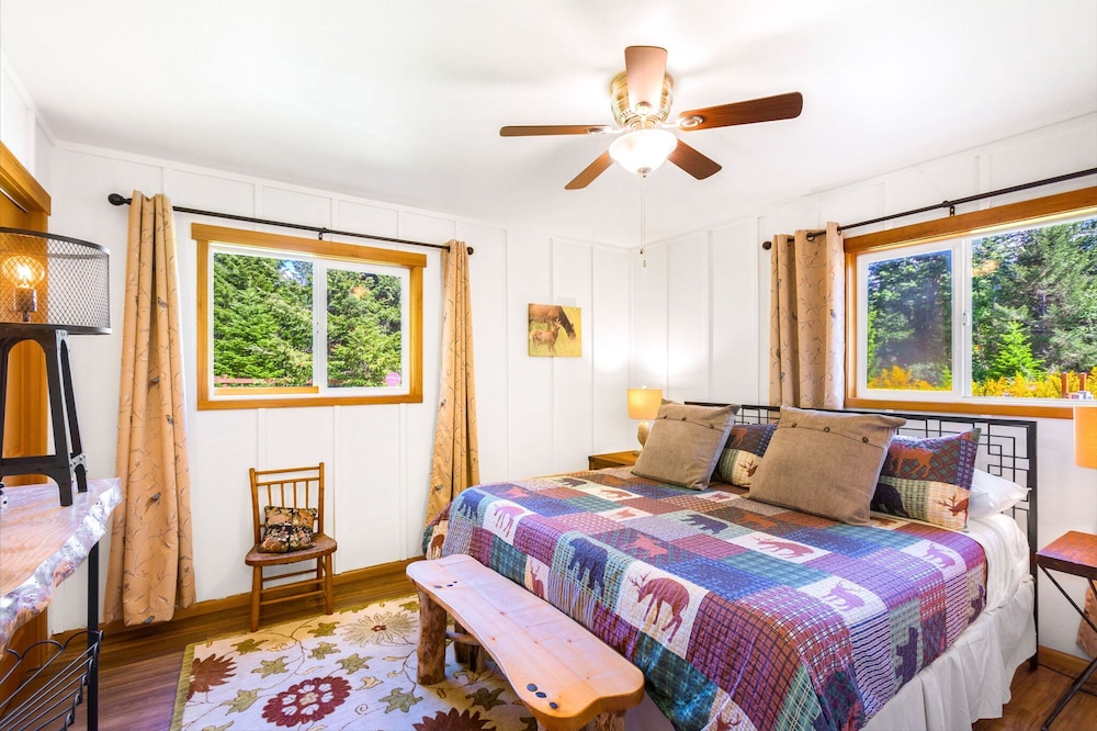 Cottonwood Chalet in Packwood