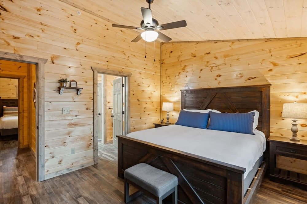 NEW - 1 Location Cabin Pool Hot Tub Arcade HL