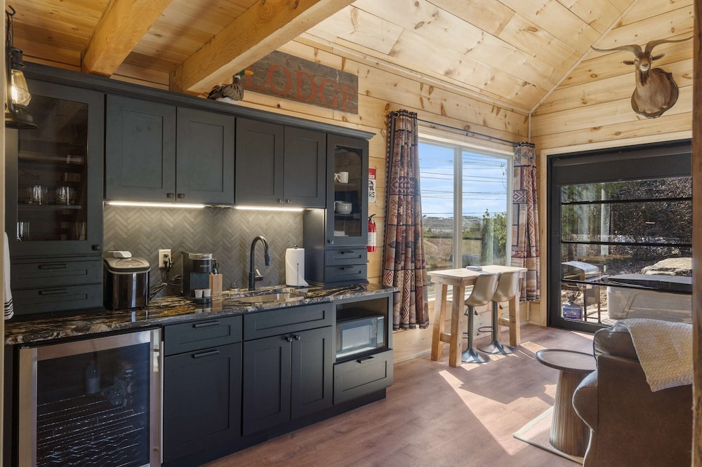 Elk Lodge Cabin for 4!