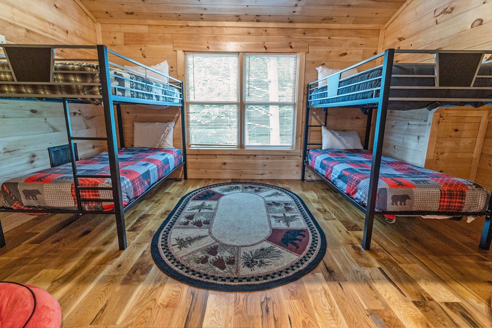 Pinewood Forest Walden's Creek Cabins