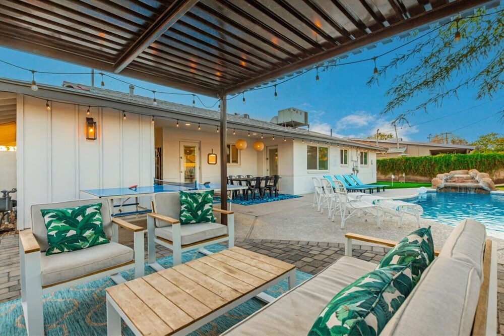 Vacay on Villa Pool Putting Grn Old Town