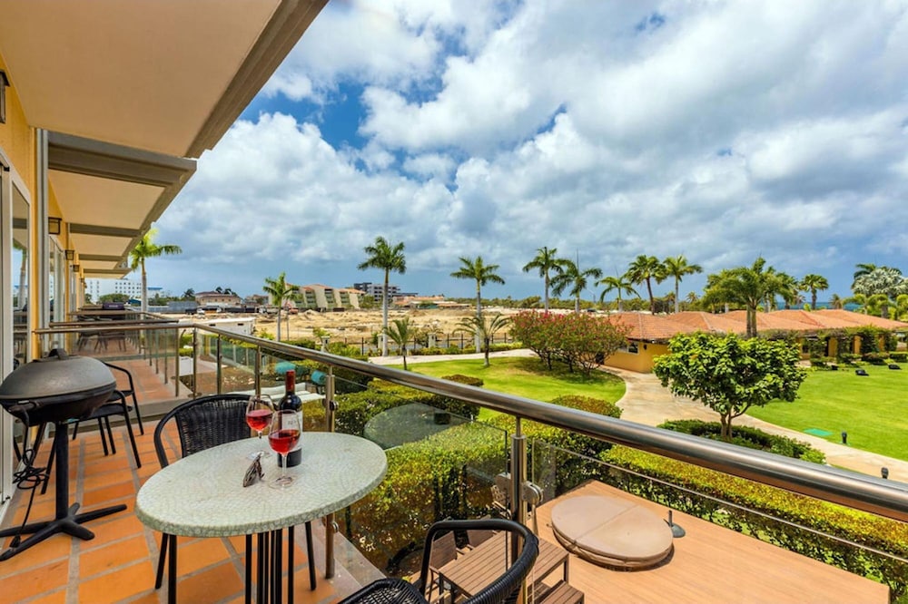 Ocean Front 2BR 2BA w Amazing Beach