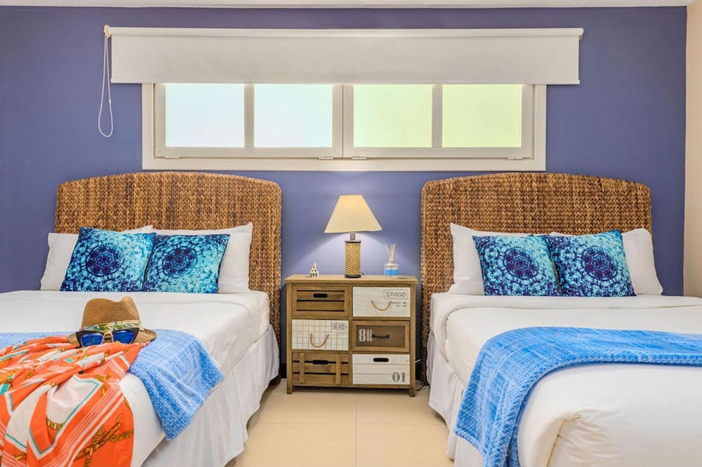 Ocean Front 2BR 2BA w Amazing Beach