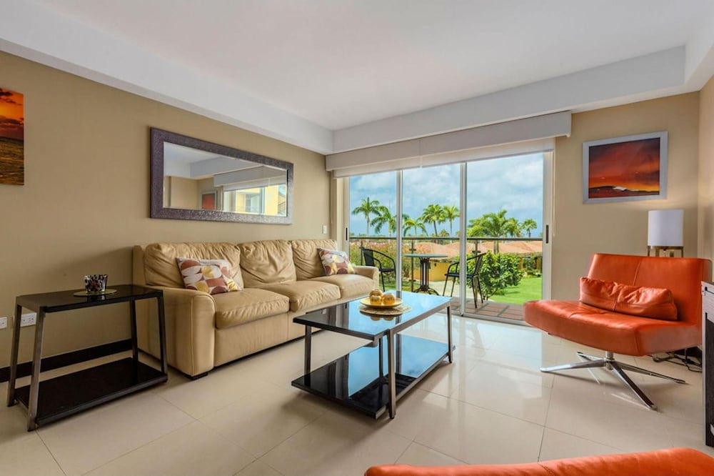 Ocean Front 2BR 2BA w Amazing Beach