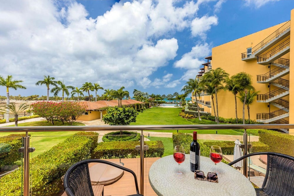 Ocean Front 2BR 2BA w Amazing Beach
