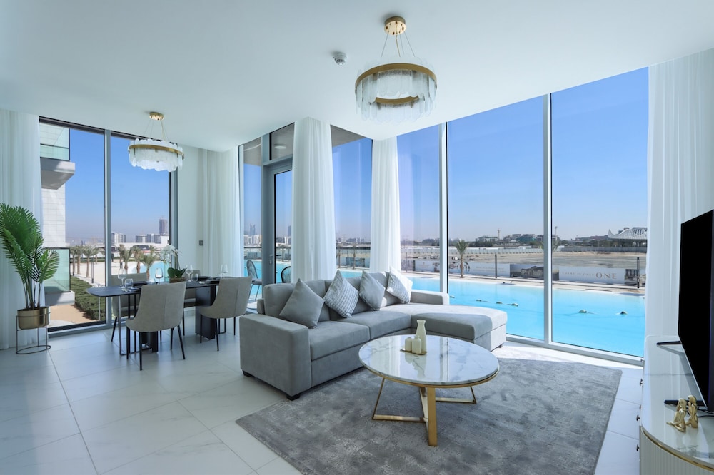 Panoramic 2BR at District One