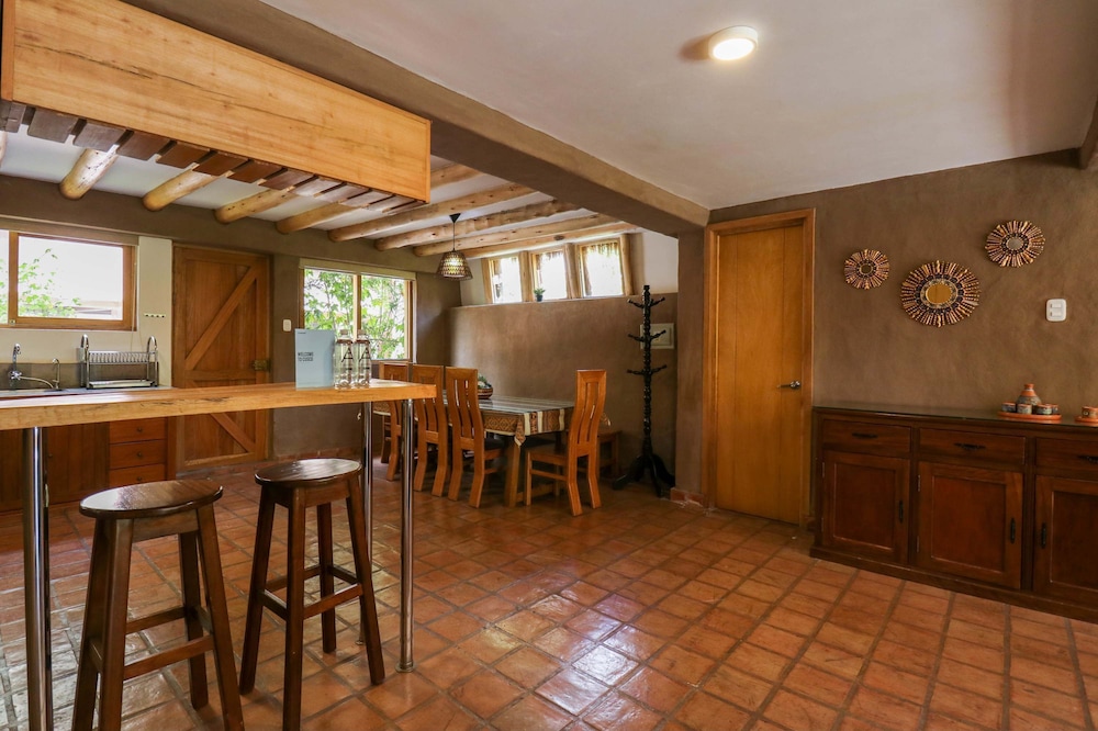 w Prestigious 3BR House in Villa Sagrado