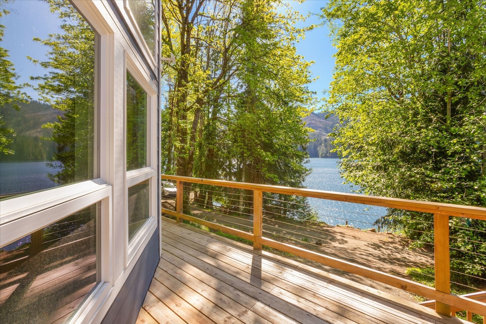 Yellow Tail Cabin in Hoodsport