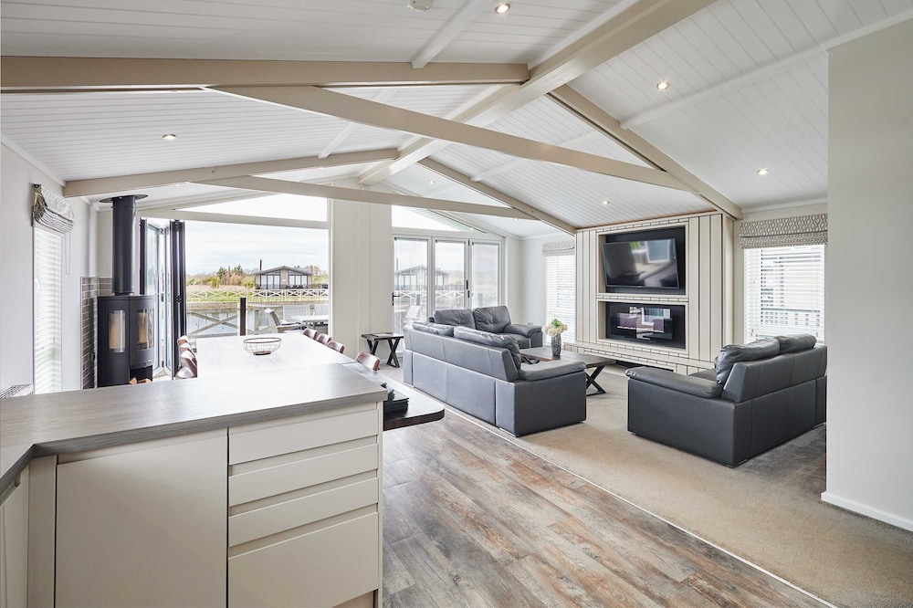 Host Stay Newport Bridge Lodge