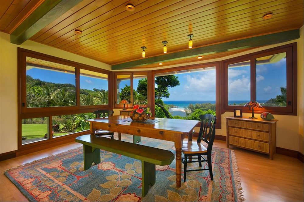Sea Song in Kilauea With 4 Bedrooms and 6 Bathrooms