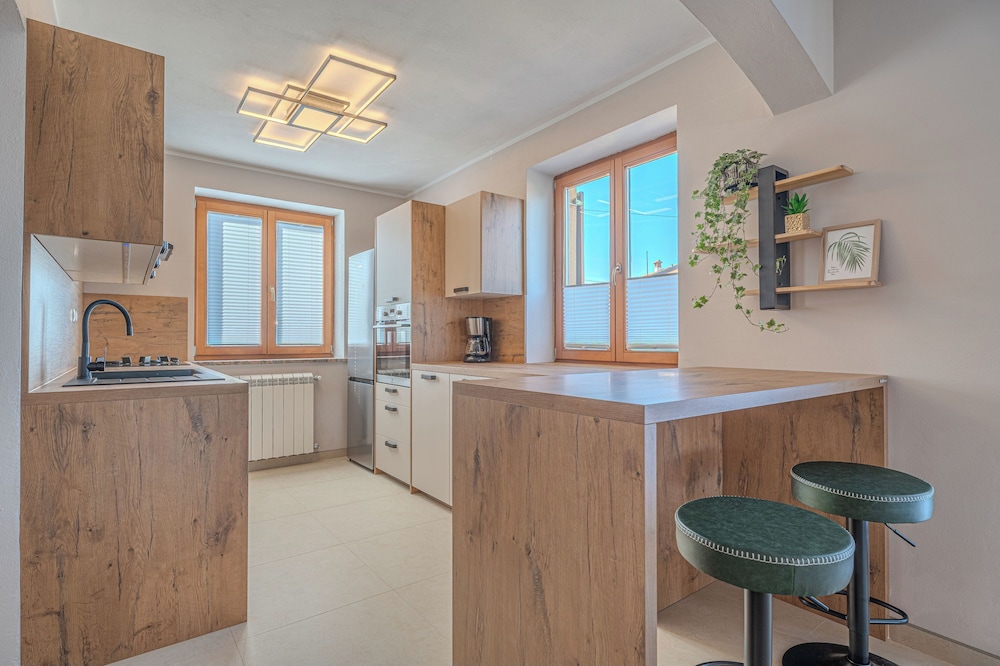 Seaview Apartment Double D
