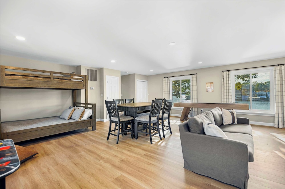 Panoramic Paradise - Lakefront Home for 15