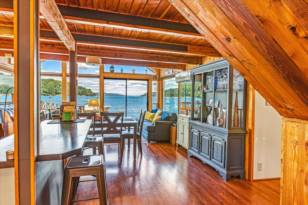 Utopia Cove in Union