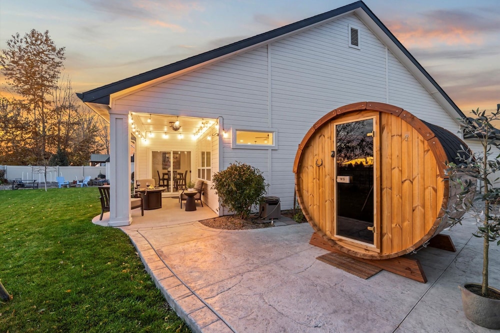 Single-level Gem Sauna - Fire Pit - Swing Set