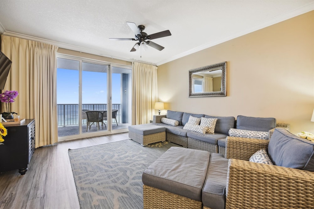 Twin Palms by Book That Condo