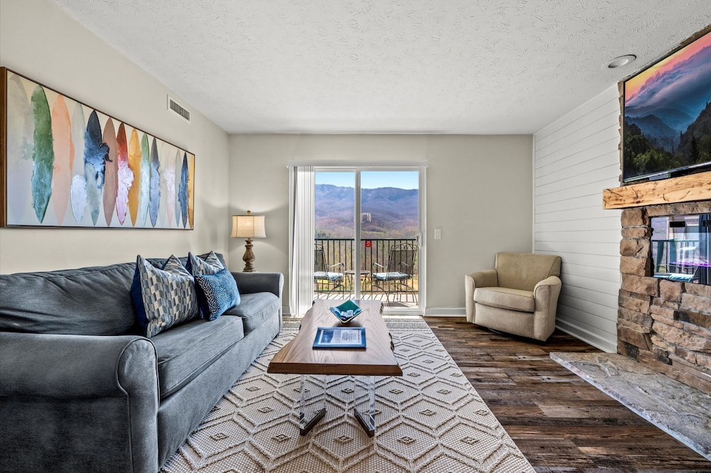 Sleeps 4-mountain Views-indoor Pool Sauna