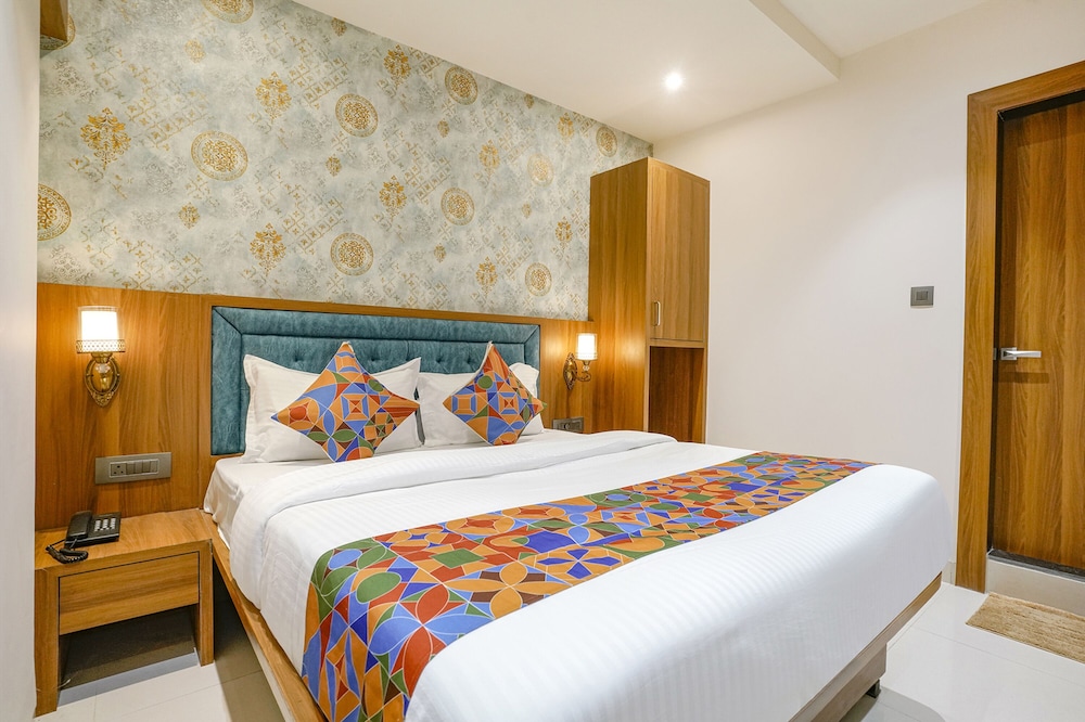 Fabhotel Status Residency