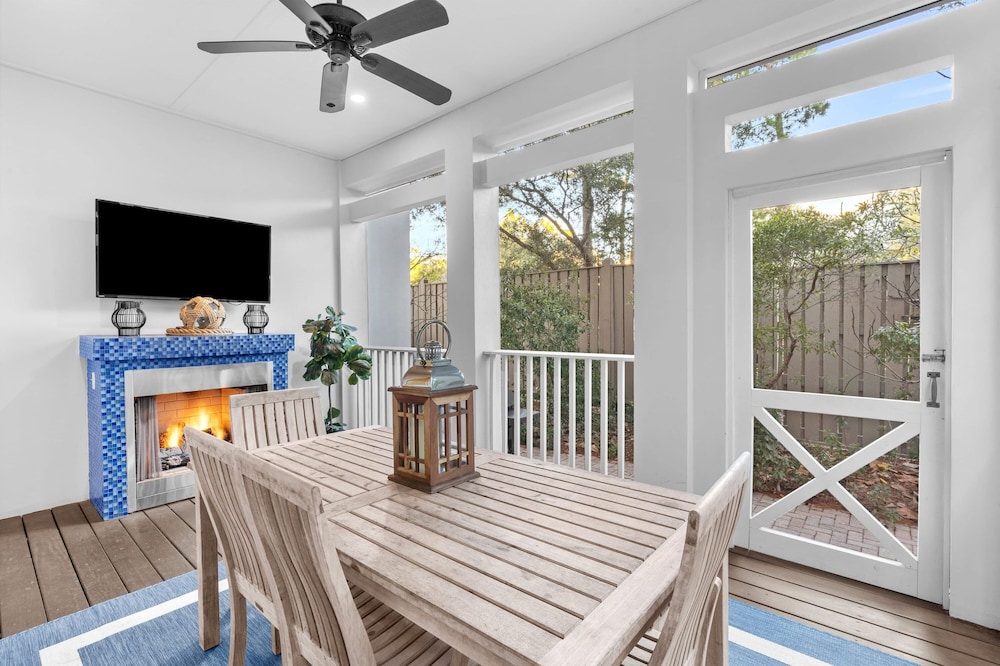 Seagrove Gardens Mins to the Beach Santa Rosa Retreat w Golf Cart A Design