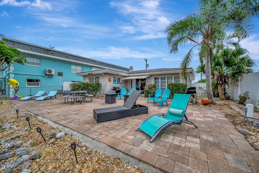 Dolphin Suite 2B Pet Friendly Waterfront Dock