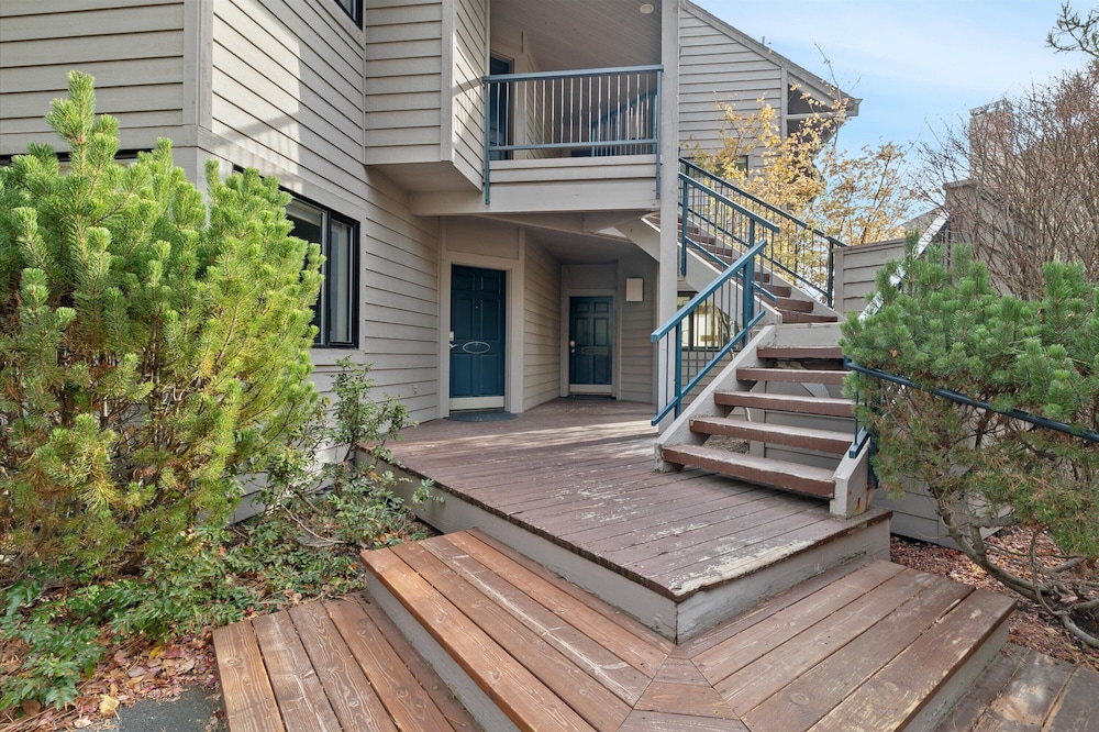 Riverview Hideaway