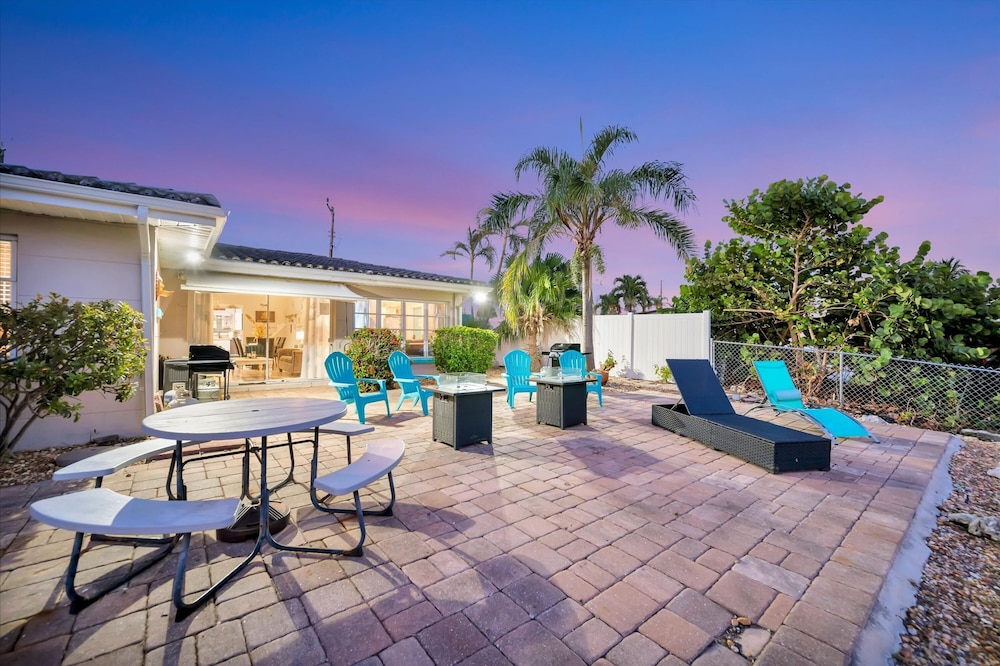 Seashell Suite 1B Pet Friendly Waterfront Dock
