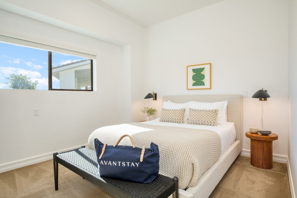Buena Vista by Avantstay Massive Outdoor Oasis w Pool Spa Firepit