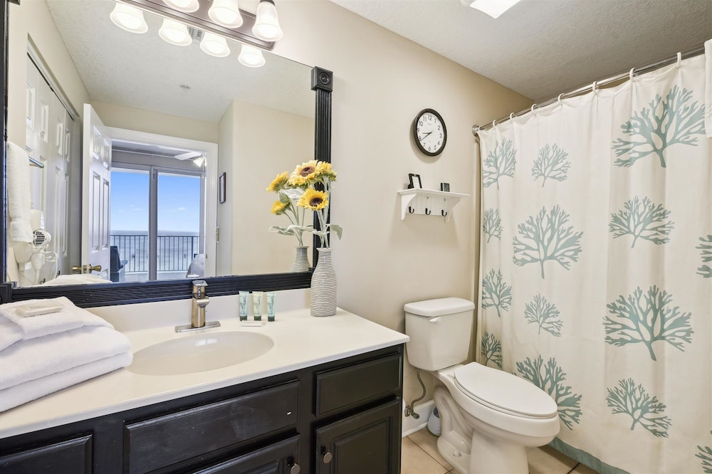 Twin Palms by Book That Condo