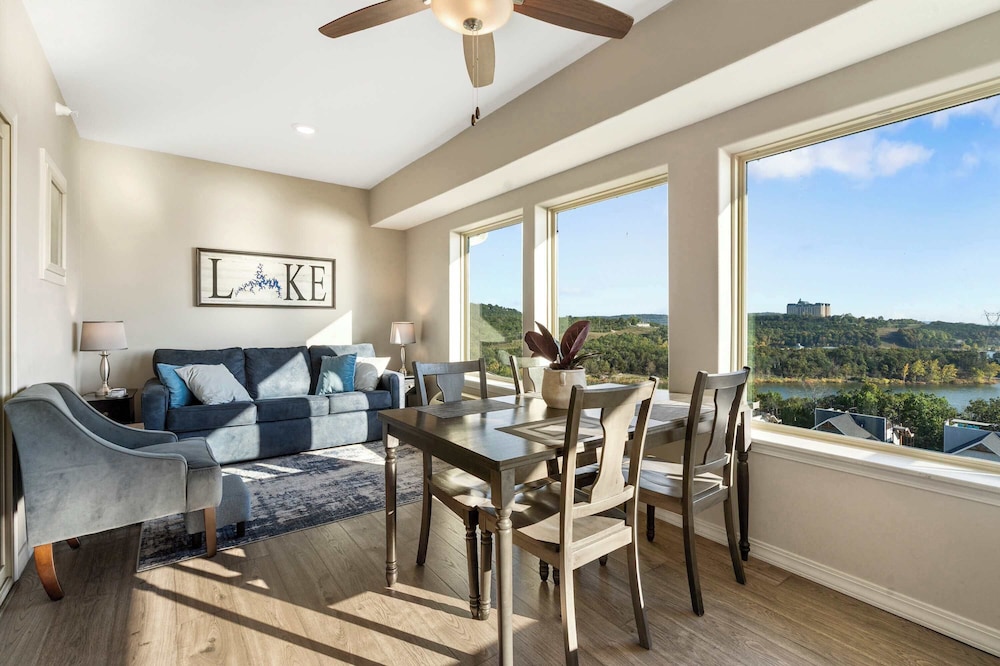 The Lakeview Penthouse 10ppl