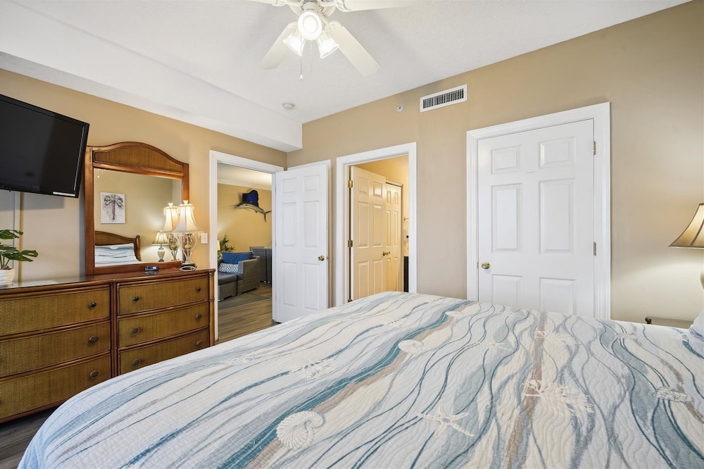 Twin Palms by Book That Condo