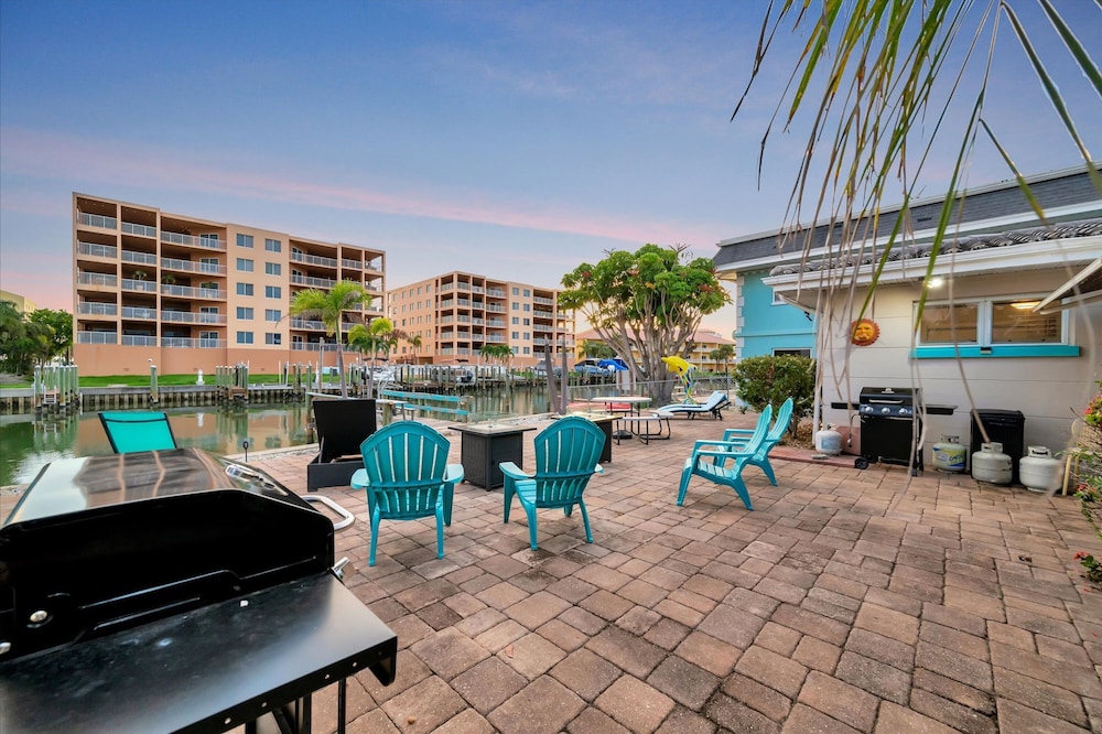 Dolphin Suite 2B Pet Friendly Waterfront Dock