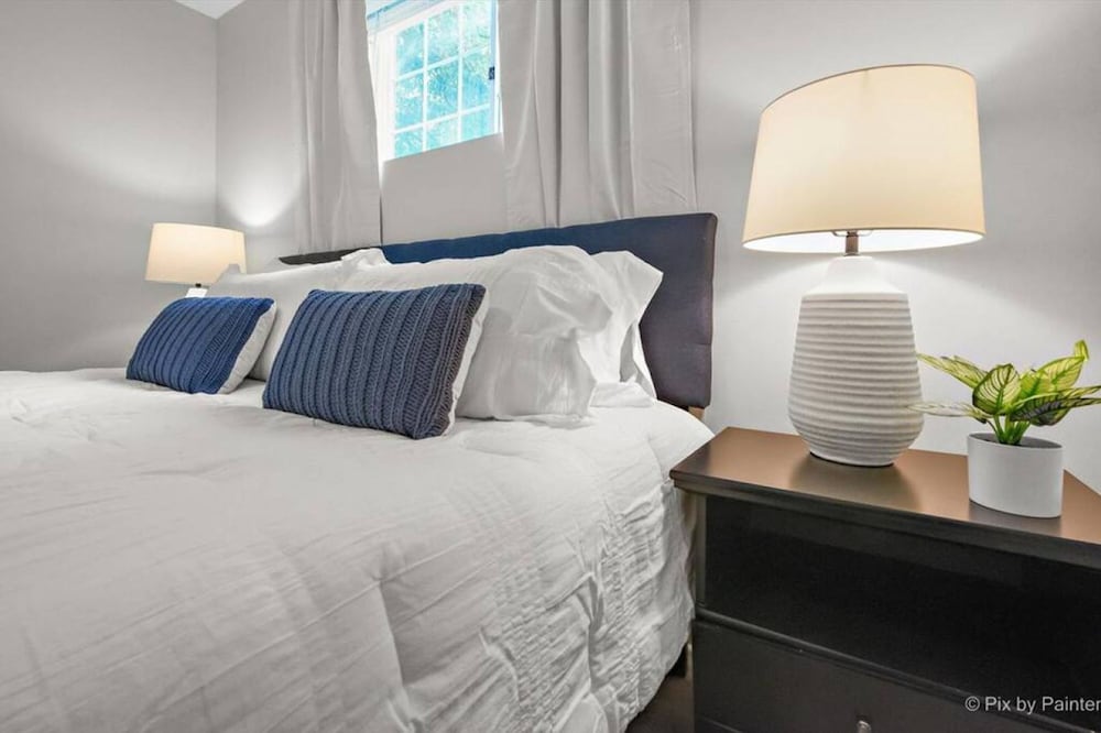 King bed Crystal Lake Mchenry Cary Cozy