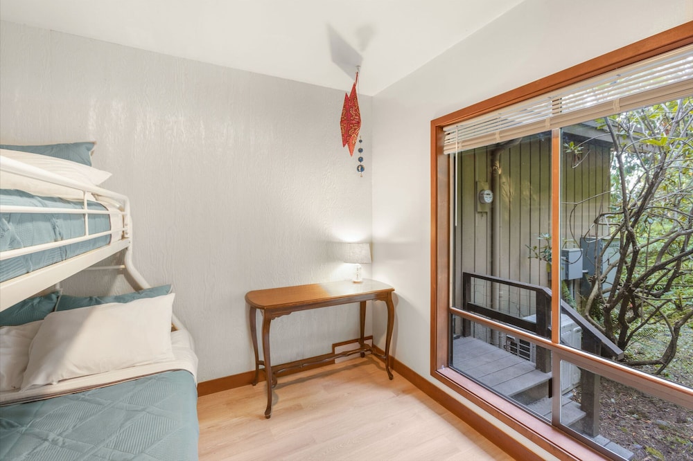 Puzzle Point Lodge in Poulsbo