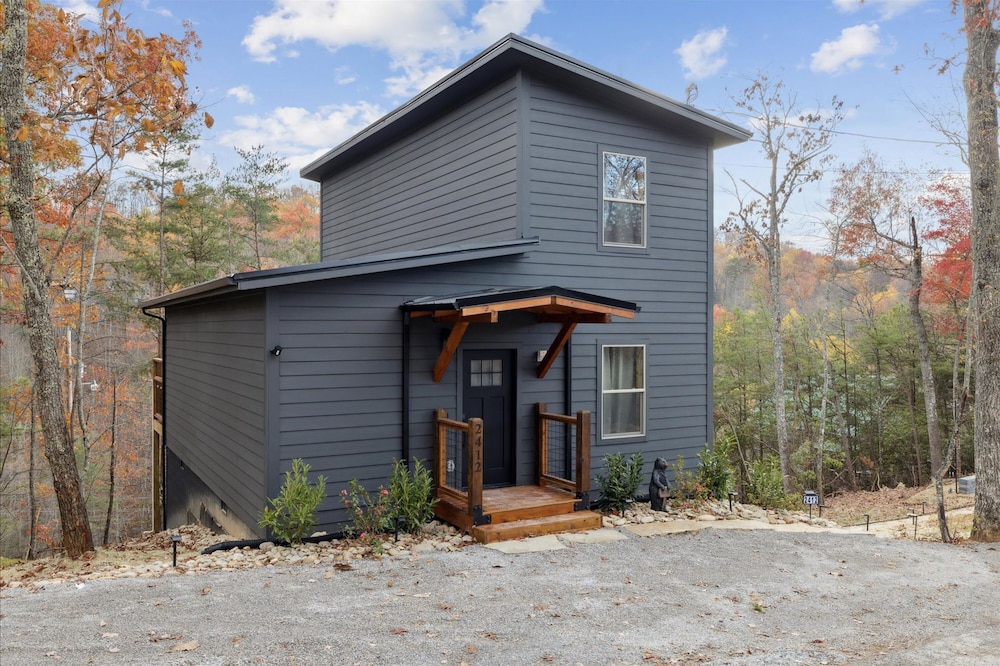 2 Brand New Cabins for Family Retreat
