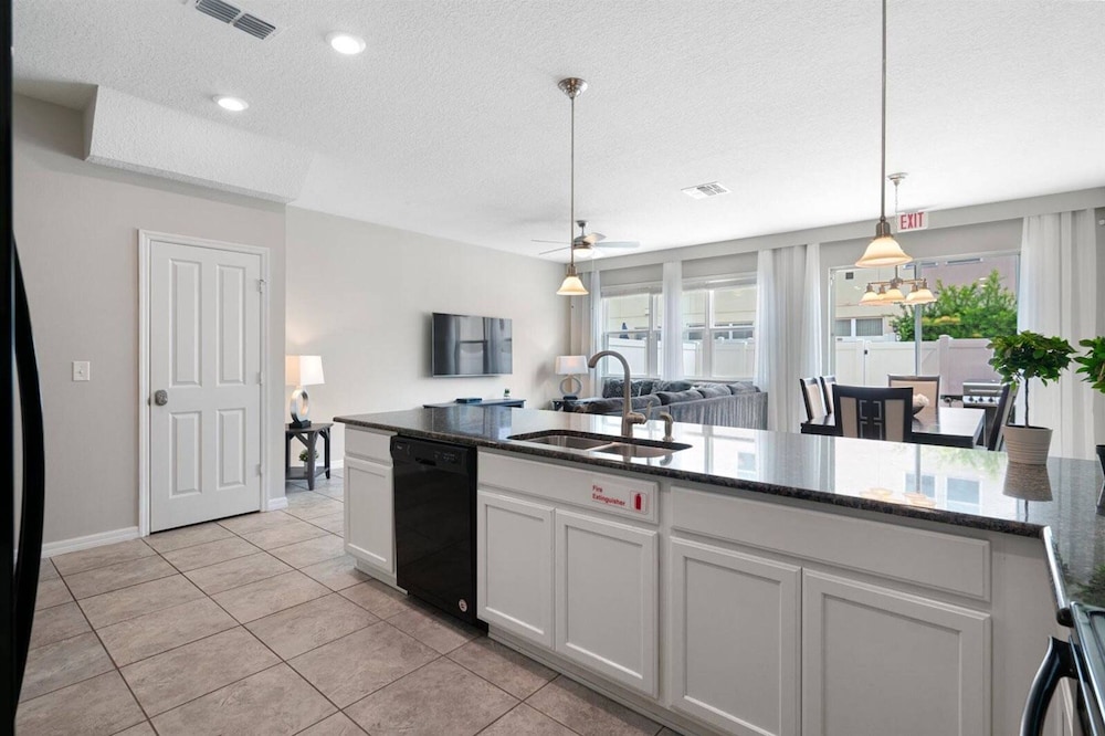 Cozy 4 Bedrooms Tranquility 8 Miles From Disney view 4