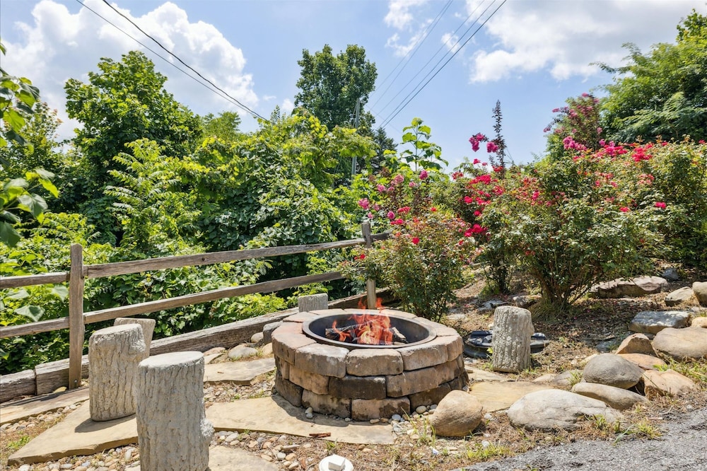 Amazing Views Hot Tub Arcade Firepit