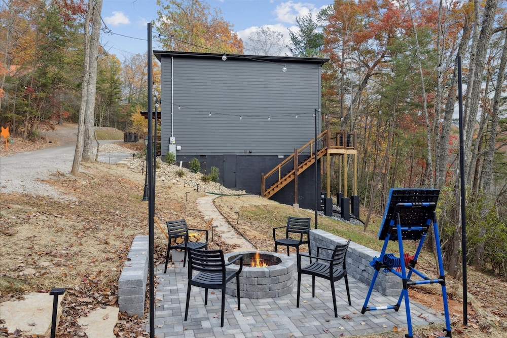 2 Brand New Cabins for Family Retreat