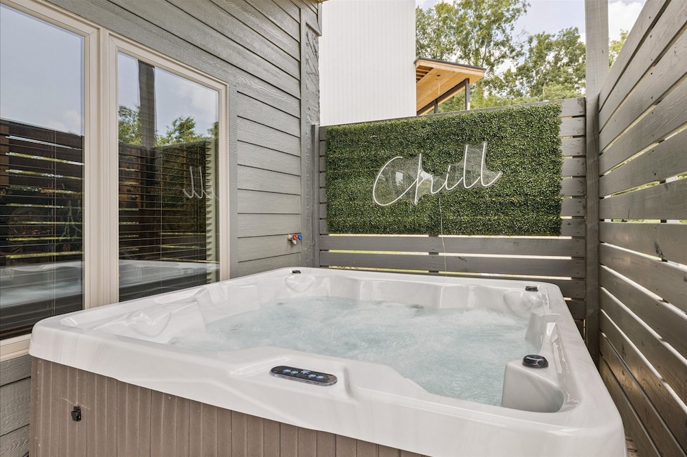 Gorgeous Brand-new Home w Pool Game Room Hot Tub
