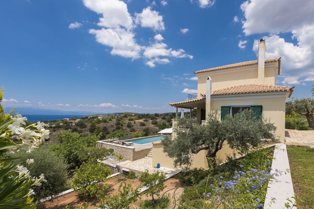 Porto Cheli Studio - Poolside Lux Getaway view 2