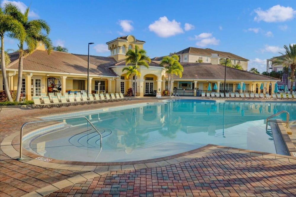 Upstay Spacious 3BR Home w Patio Vista Cay Resort